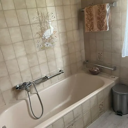 Wg In Efze, Monteurzimmer, 2 Erwachsene, 1 Doppelzimmer Nr 1 *